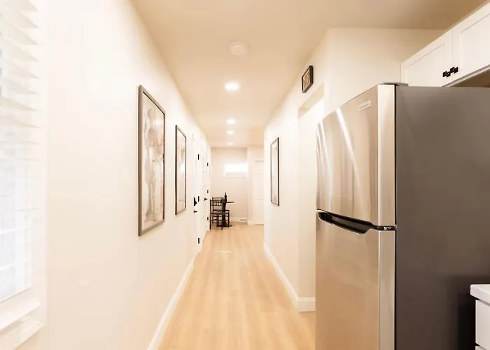 King Comfort - Bright And Modern 1br In Casa de férias Dunlap