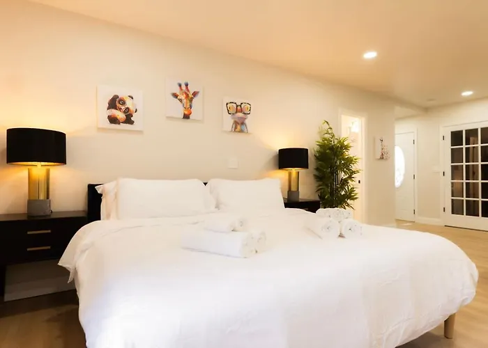 King Comfort - Bright And Modern 1br In Casa de férias