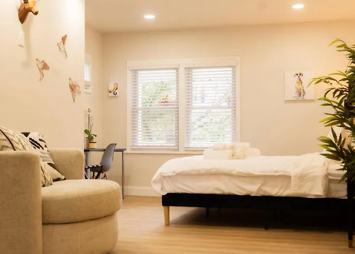 King Comfort - Bright And Modern 1br In Dunlap
